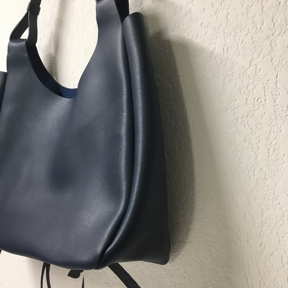 Neiman Marcus Large hobo bag blue vegan leather - Picture 3 of 16